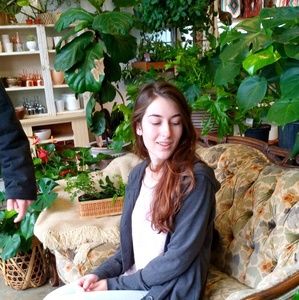 Meet your Posher, Caitlin